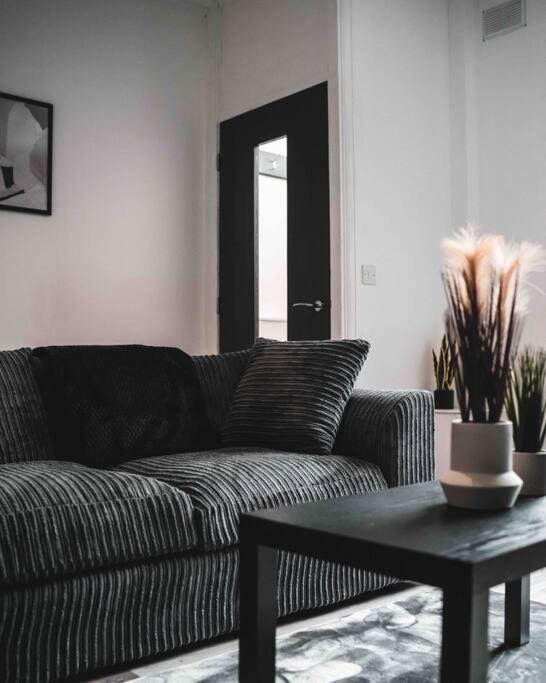 Comfortable Home In Bolton Farnworth Luaran gambar